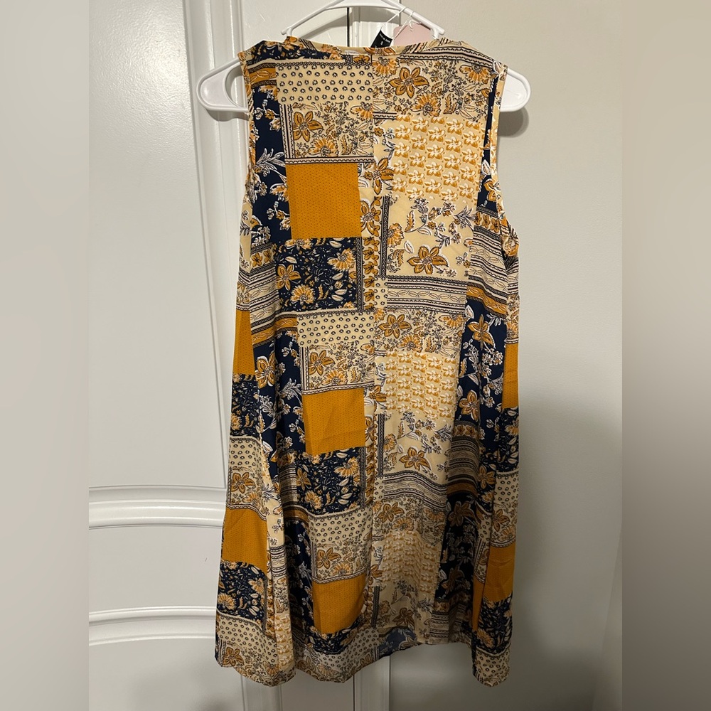 Short pattern dress with no sleeves